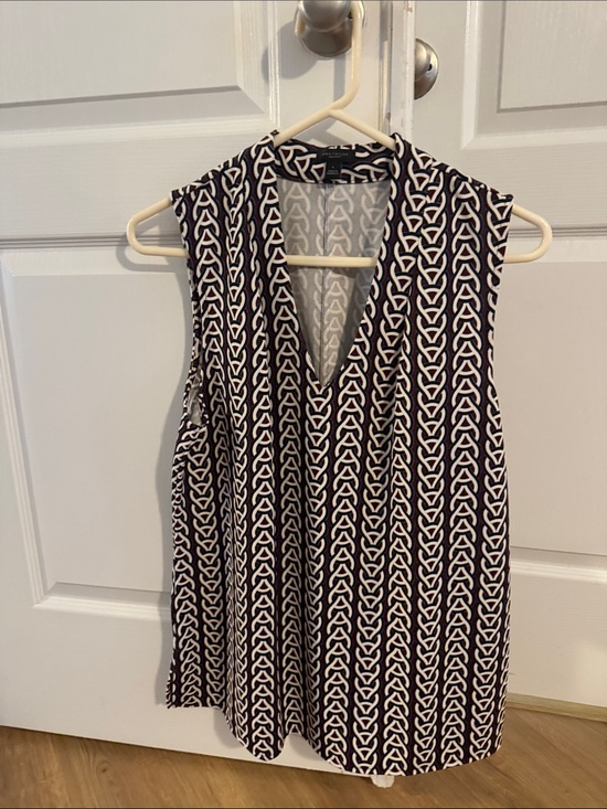 Ann Taylor Factory Tops - Ann Taylor Factory Black and White Sleeveless V-Neck Patterned Blouse